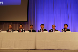 MR部門審査員。右から阿部　修 氏（東京大学），伊東克能 氏（山口大学），楫　靖 氏（獨協医科大学），小林邦典 氏（杏林大学），小野　敦 氏（川崎医療福祉大学），和田博文 氏（済生会熊本病院）