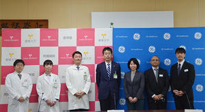 写真左から愛媛大学：松田卓也氏，松田　恵氏，城戸輝仁氏，山下政克氏，GEヘルスケア・ジャパン：松葉香子氏，ハック・ハスナイン氏，植竹　望氏